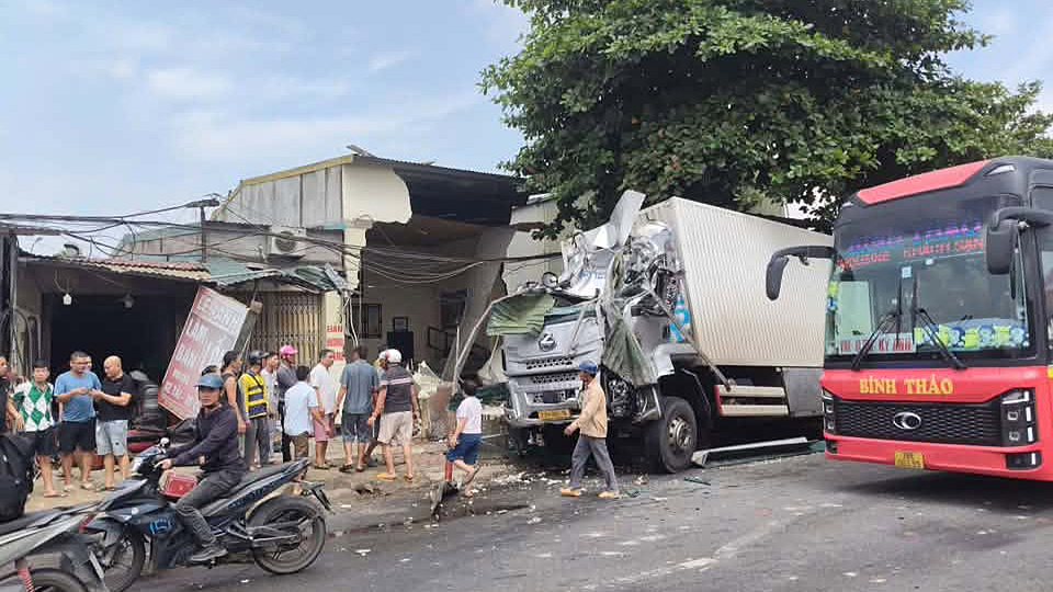 Multi-vehicle crash on National Highway 1 causes house collapse, casualties