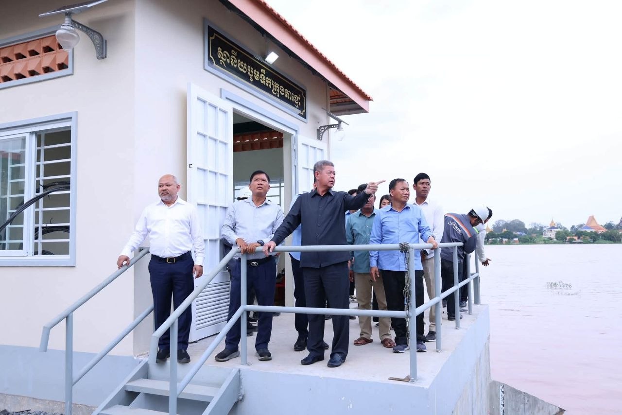 Kandal Governor Inspects Pumping Stations in Takhmao City to Ensure Floodwater Drainage