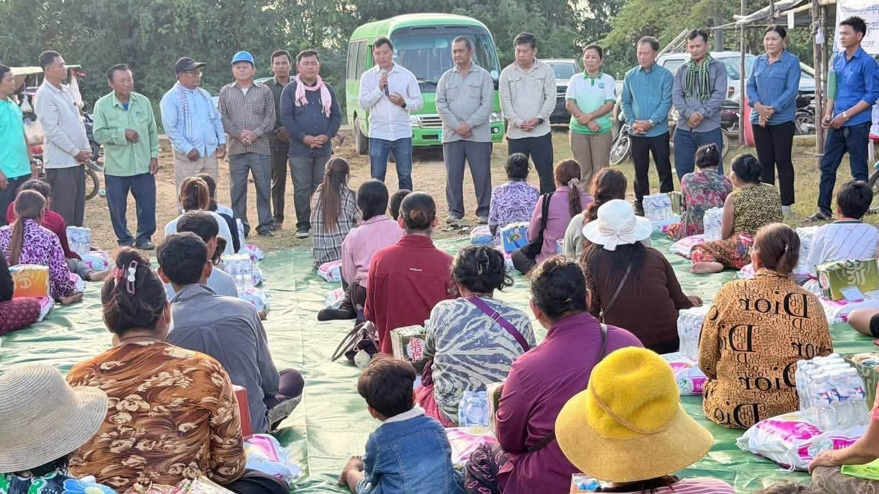 Cambodia Distributes Food Aid in Flood-Hit Areas Amid Ongoing Relief Efforts