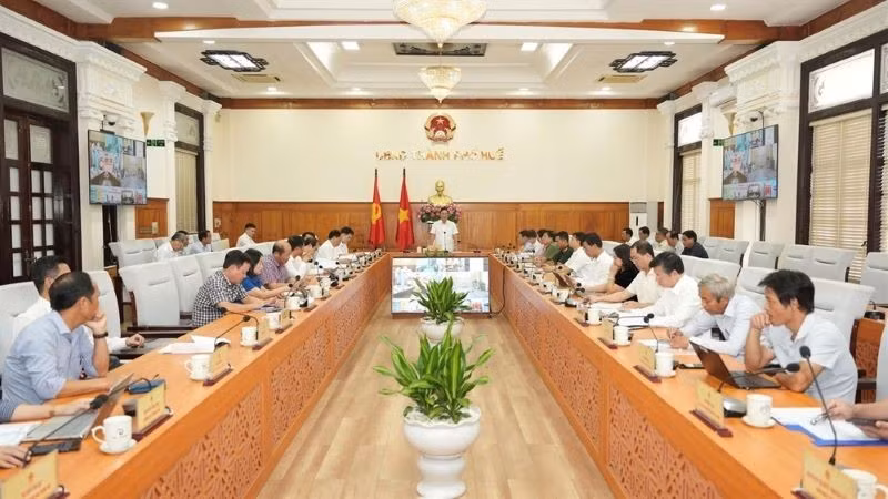 Hue City Focuses on Removing Bottlenecks, Accelerating Growth in Year-End Push