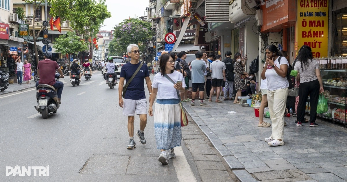 Hanoi Proposes Increasing Parking Fees on 12 Central Streets to Curb Congestion