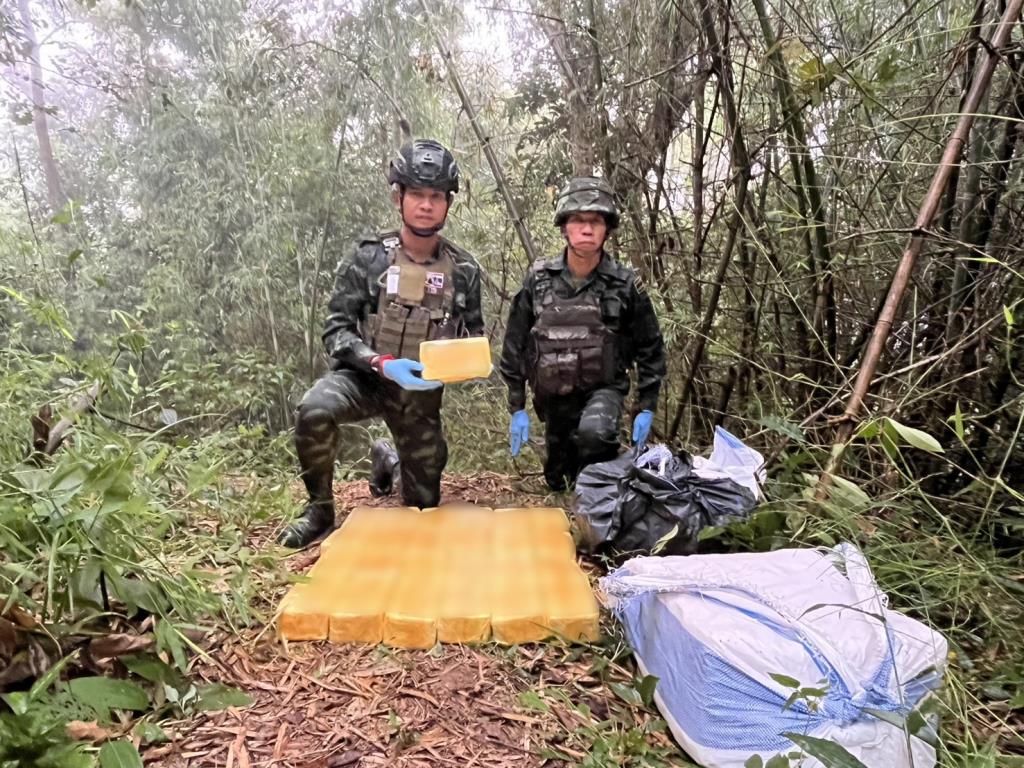 タイ国境で麻薬密輸団と銃撃戦、約400万錠の覚醒剤を押収