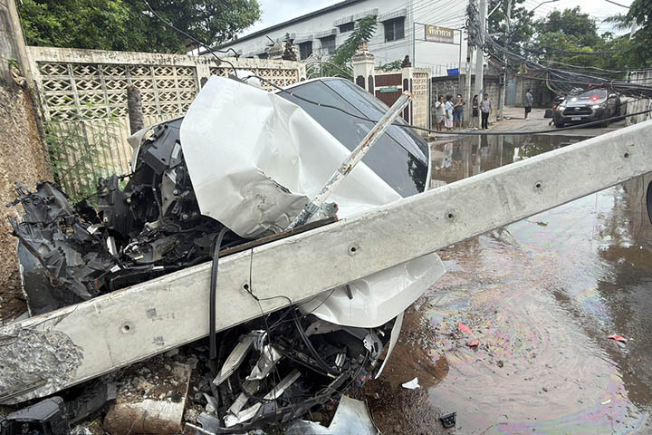 BMW Crashes into Electric Pole in Korat, Temporarily Blocking City Road
