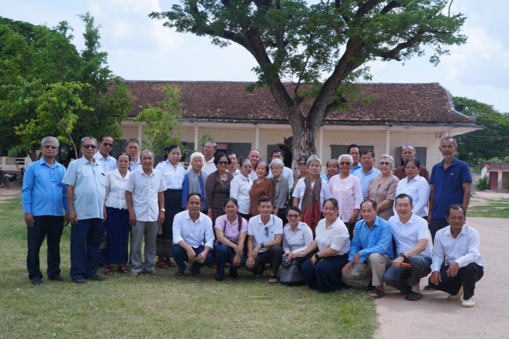 Cambodian Tycoon Donates $180,000 to 18 Elderly Teachers, Expressing Gratitude