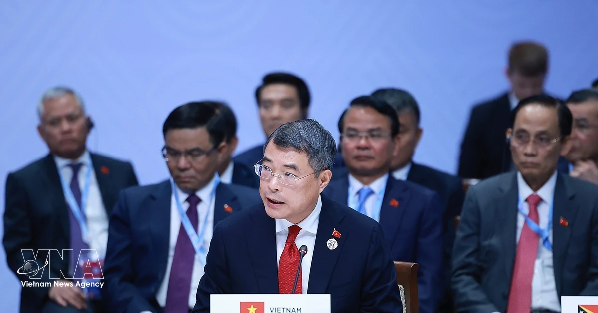 Vietnamese PM Attends ASEAN-Russia Summit Marking 35 Years of Ties