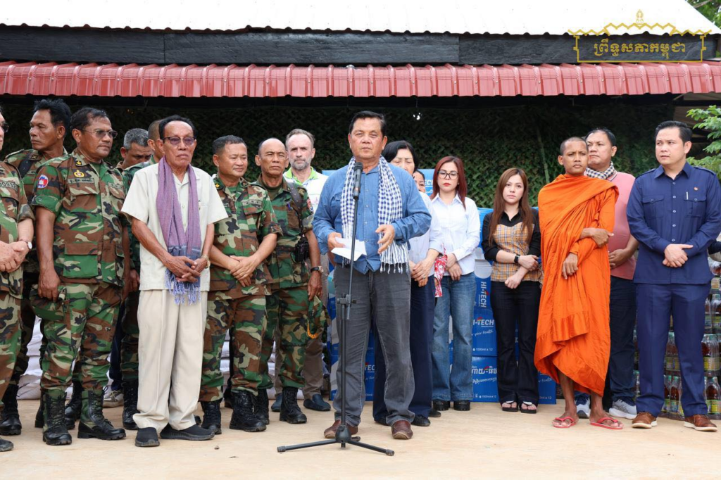 カンボジア上院、前線部隊へ給水施設を寄贈 - 領土防衛への支援強化