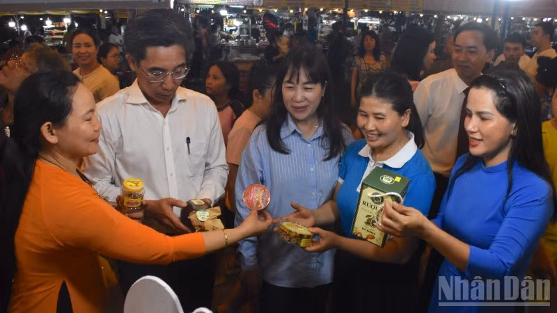 Da Nang Opens Hoa Vang Rural Market Featuring Local Produce