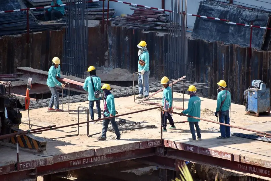 タイ労働市場の構造的矛盾:低失業率の裏側にある危機