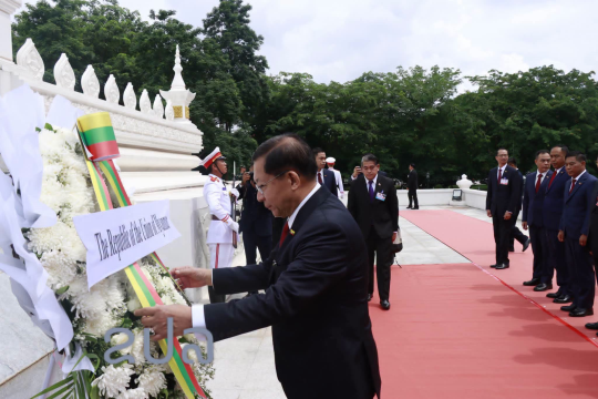 Myanmar President Honors Unknown Soldier Monument in Vientiane, Reinforces Bilateral Ties