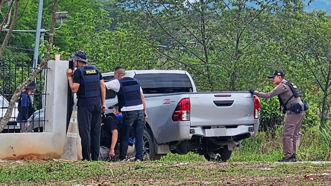 チェンライ県メーチャン郡、麻薬容疑者との3時間の立てこもり事件が終結
