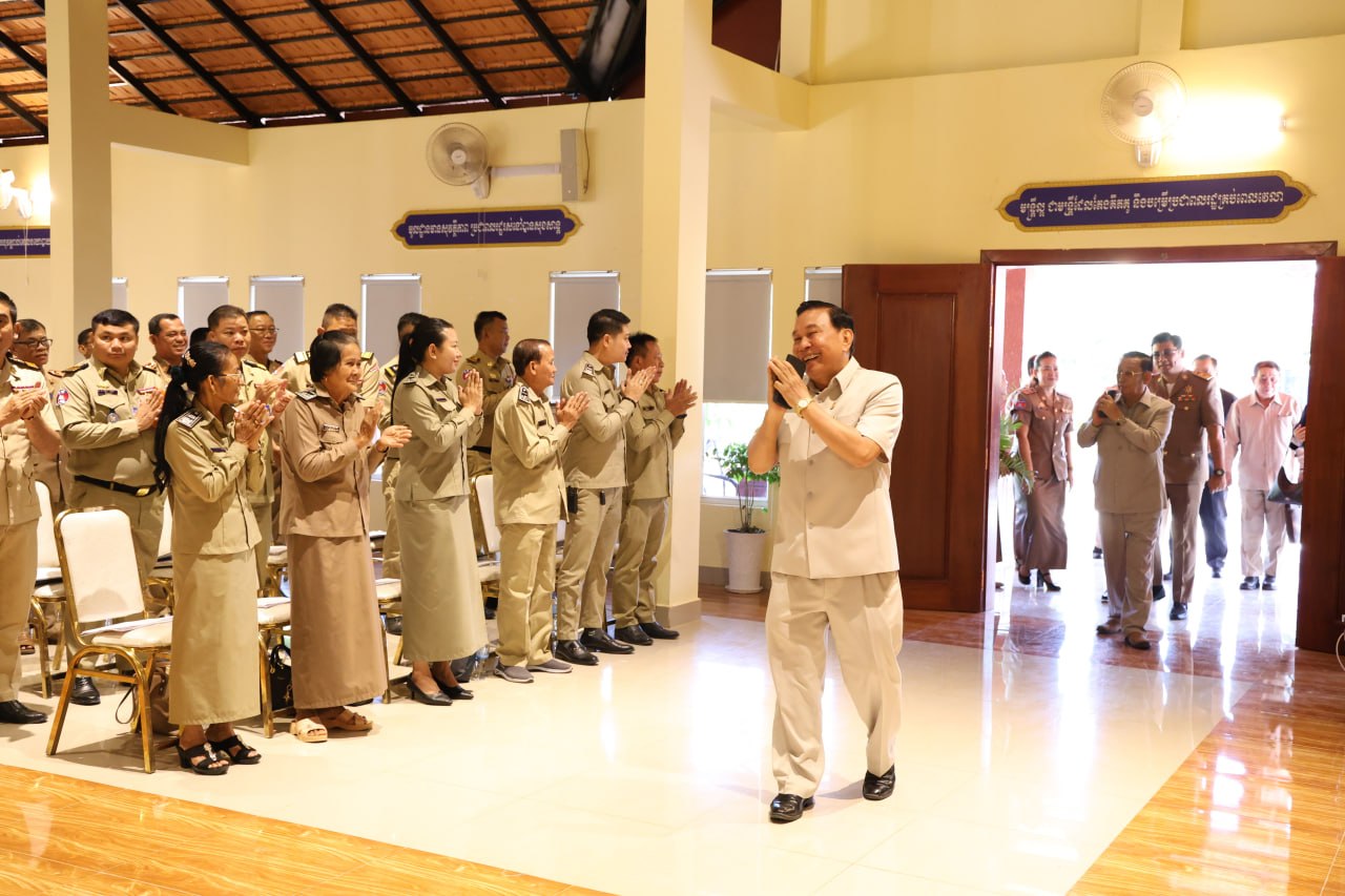 Cambodian Senators Meet Local Officials to Discuss Development Funds and Law Enforcement