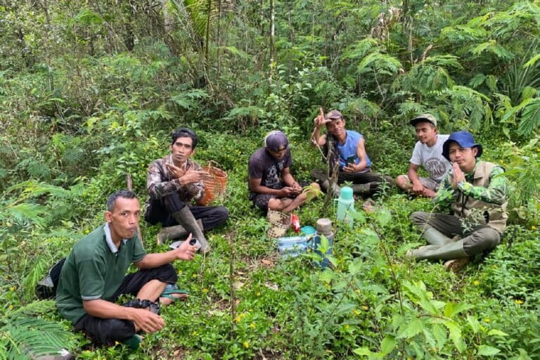 ジョグジャカルタの山岳地帯、野鳥密猟者から住民が守る