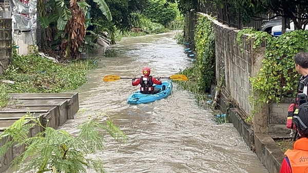 タイ南部で豪雨、外国人観光客が濁流に流される 救助活動続く