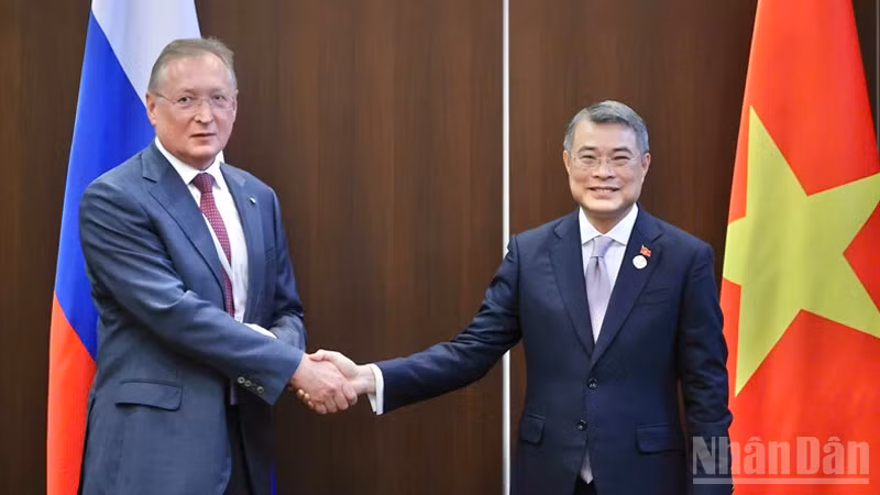 ベトナム首相、ロシア国営石油会社ザルベジネフチ社長と会談