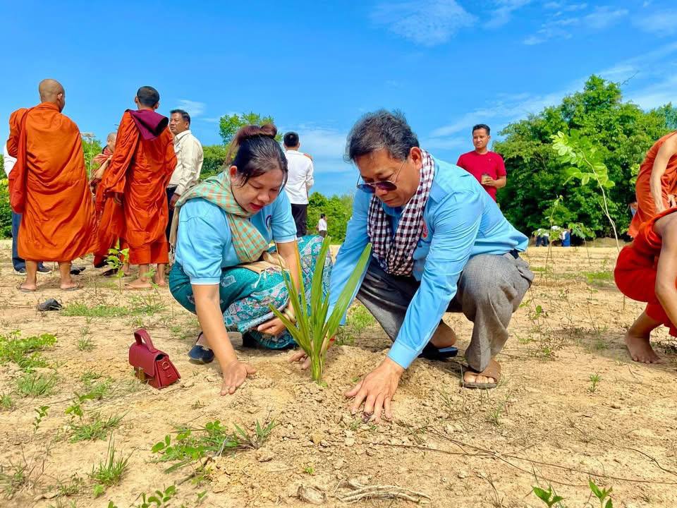アンコール・ボトム郡、3万5千本の植樹で緑化推進と環境保護を訴え