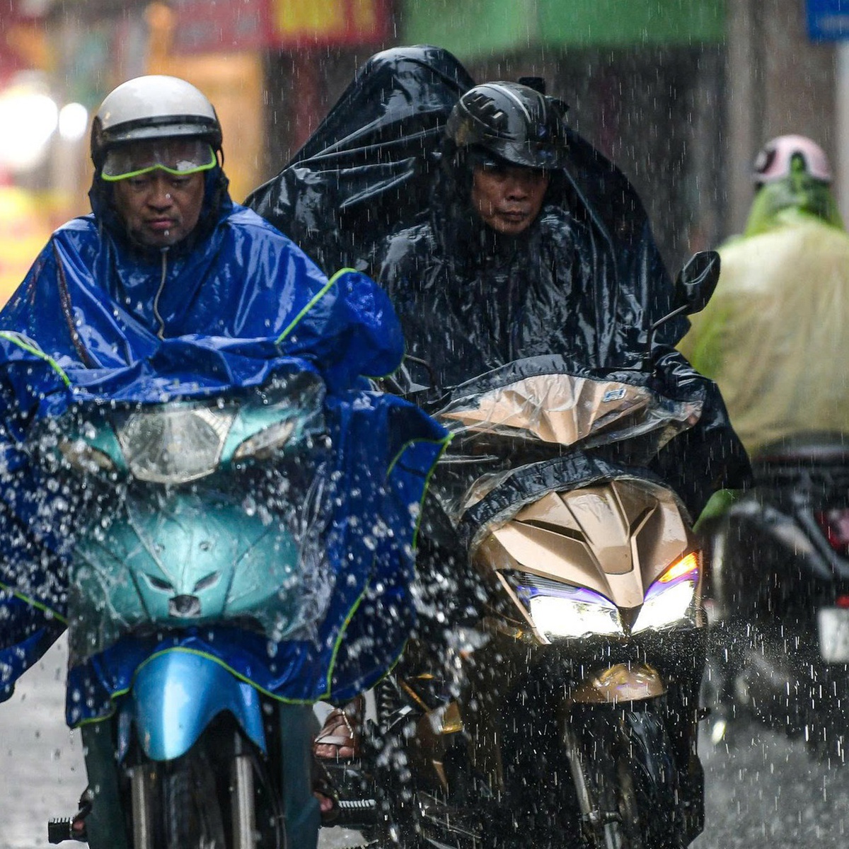 Vietnam Braces for Heavy Rains in North as Tropical Storm Weakens Over East Sea