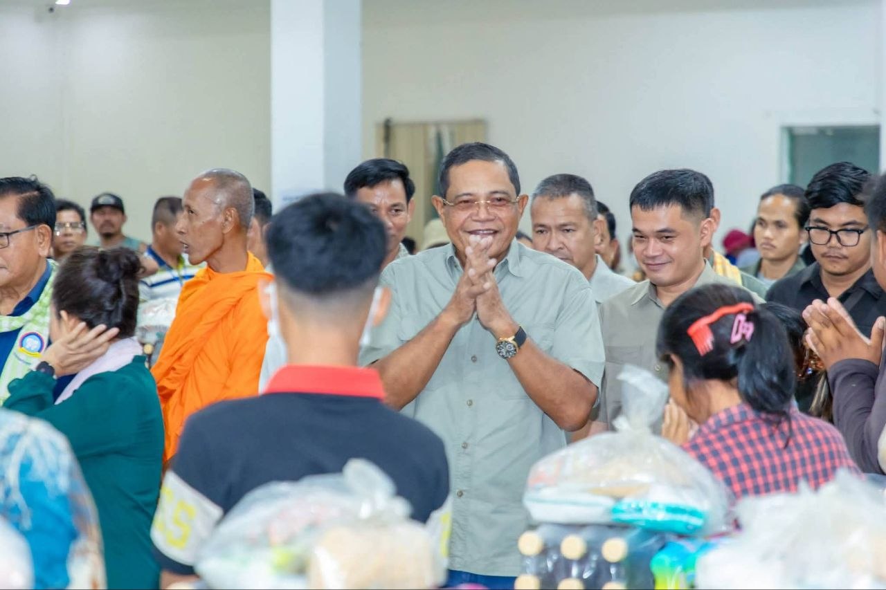 Cambodia: Relief Supplies Distributed to Flood Victims, Senior Officials Visit Affected Areas
