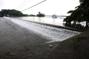 ラ・メサダム、越水寸前 マニラ首都圏で洪水警戒
