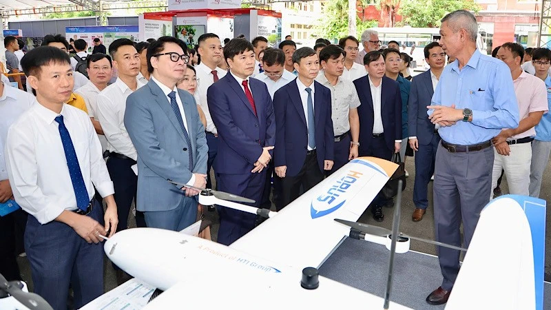 Hai Phong Concludes Techfest 2026 Showcasing AI, Robotics, Smart Port Innovations