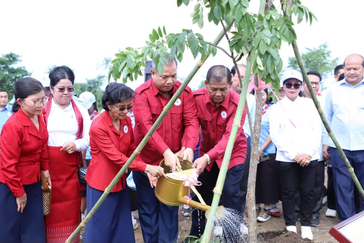 Cambodian Red Cross Plants Trees for "Mother of Humanity" Park