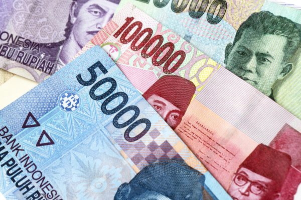 インドネシア・ルピアが過去最安値を更新、プラボウォ政権下の経済不安が深刻化