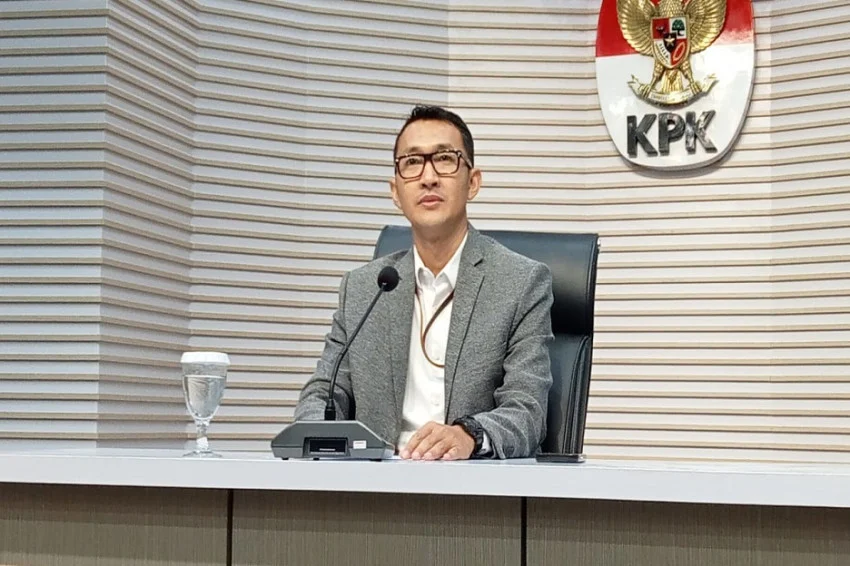 ジャカルタ南区入管長室からシンガポールドル8,500ドル押収、汚職撲滅委員会が捜査