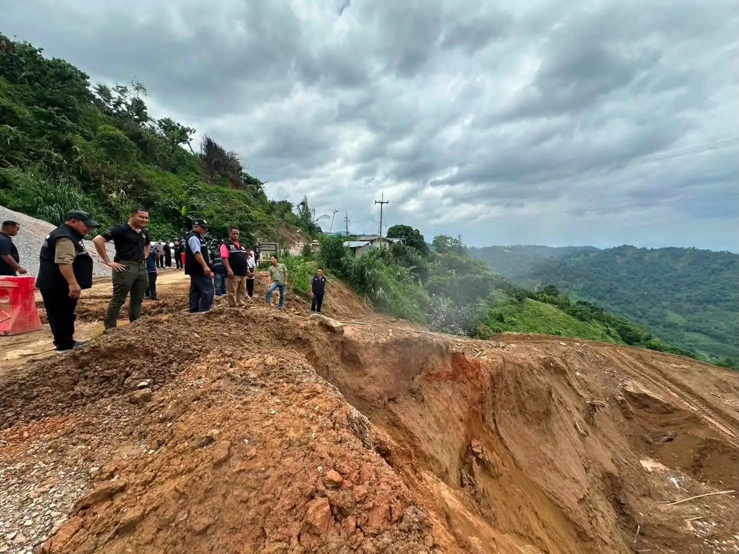 Major Road Collapse in Chiang Mai Cuts Off Mountain Route