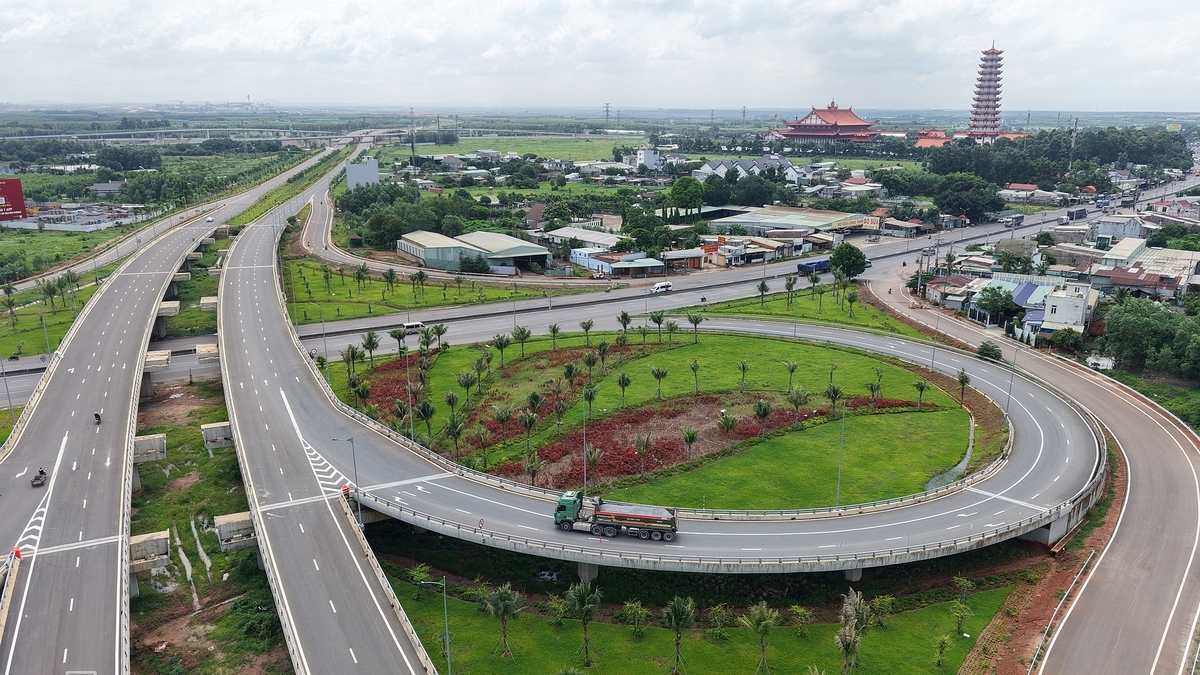 Dong Nai Aims to Become Asia-Pacific Aviation Hub by 2045
