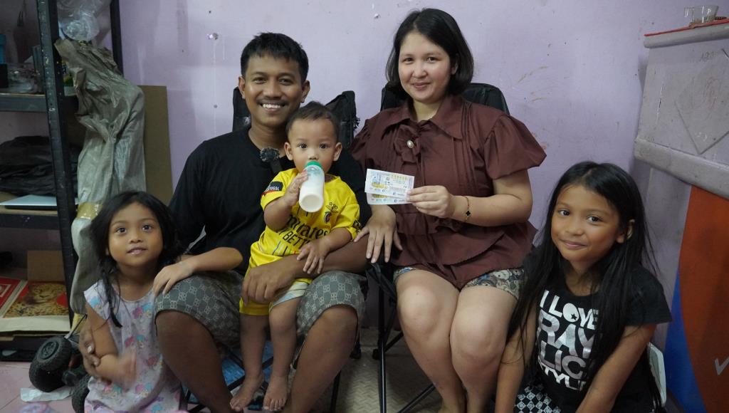 Phatthalung Man Wins Lottery Grand Prize, Claims 12 Million Baht