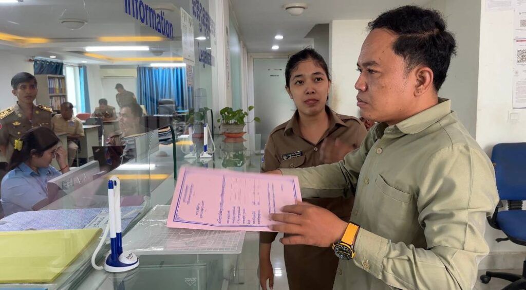 Phnom Penh District Waives Fees for Key Documents, Easing Citizen Burden