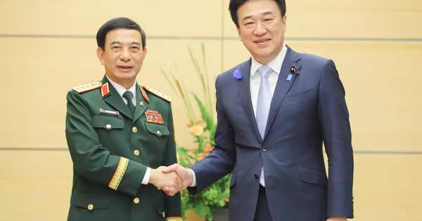 ベトナム国防相、訪日中に日本の官房長官と会談、防衛協力の強化を確認