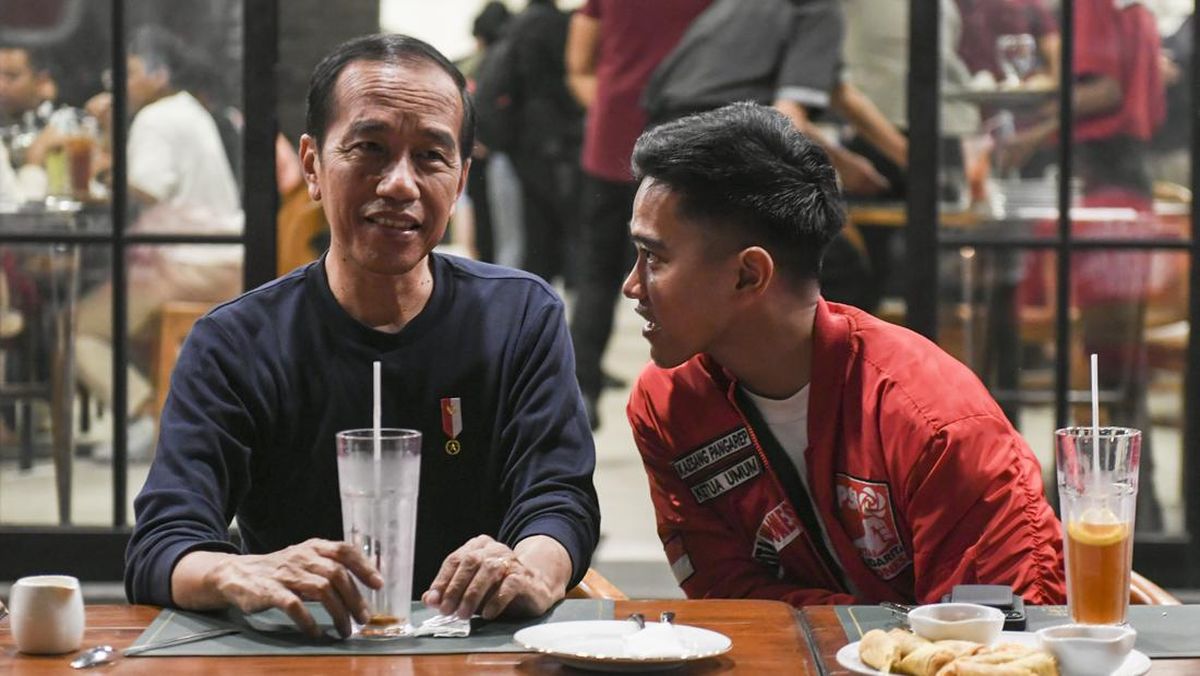 Jokowi's Formal PSI Party Jacket Presentation Timing Debated