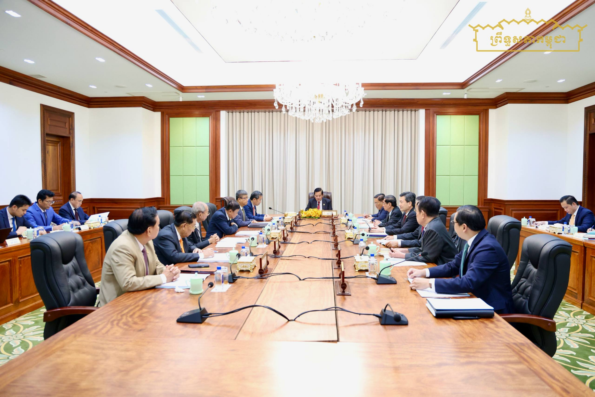 10月26日午前、カンボジア上院は常任委員会の会議を開催する