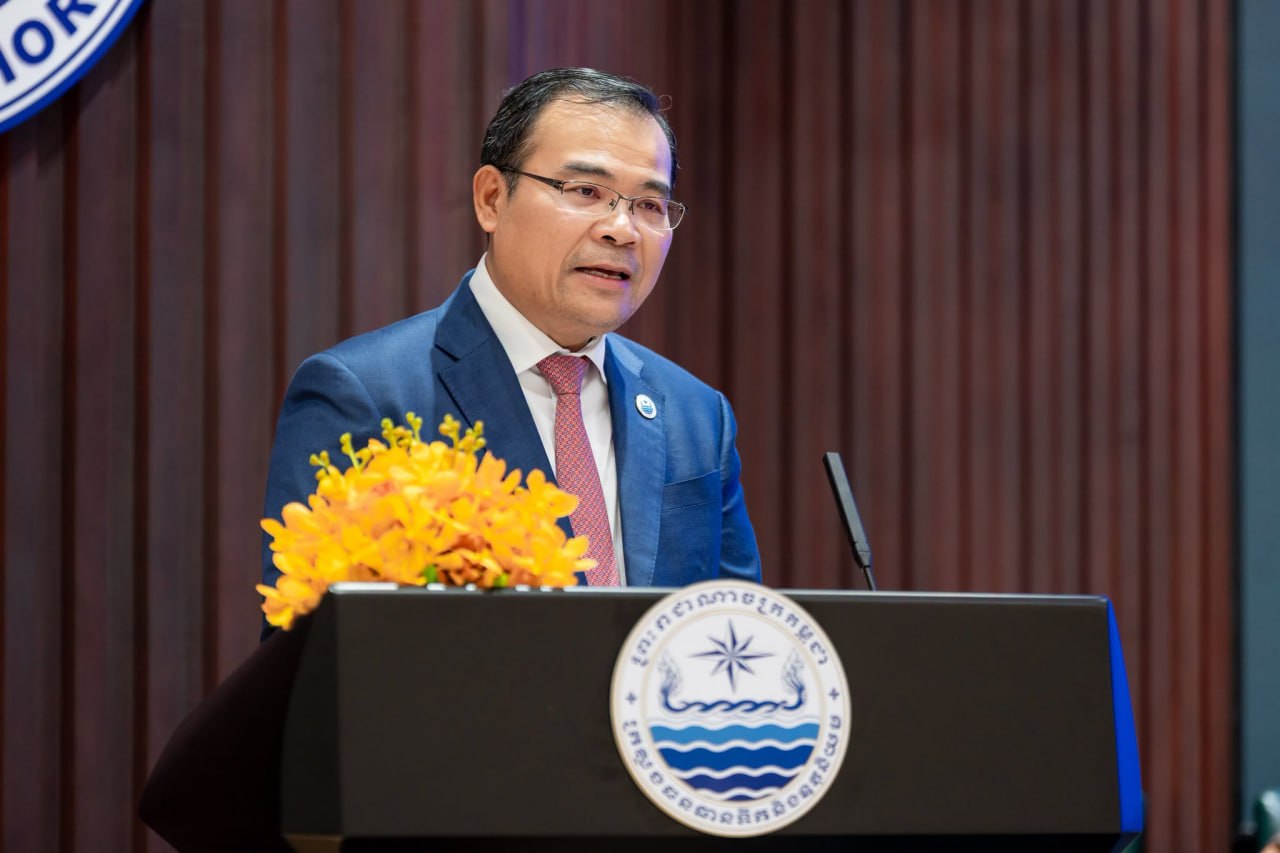 Cambodia Awards French Development Agency Leaders with National Medals