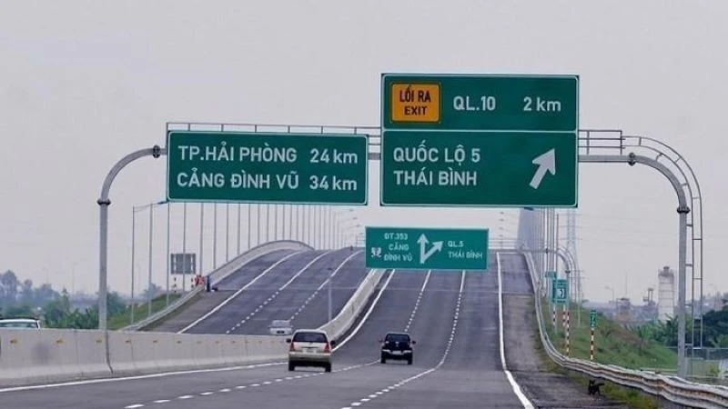 ベトナム、高速道路に「追い越し専用レーン」試験導入へ