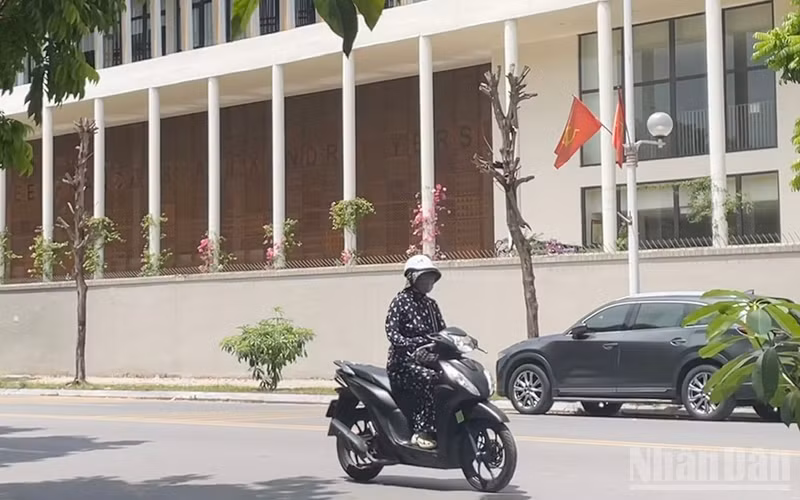 Vietnam Faces Heatwave and Localized Downpours, Concerns for Crops and Infrastructure