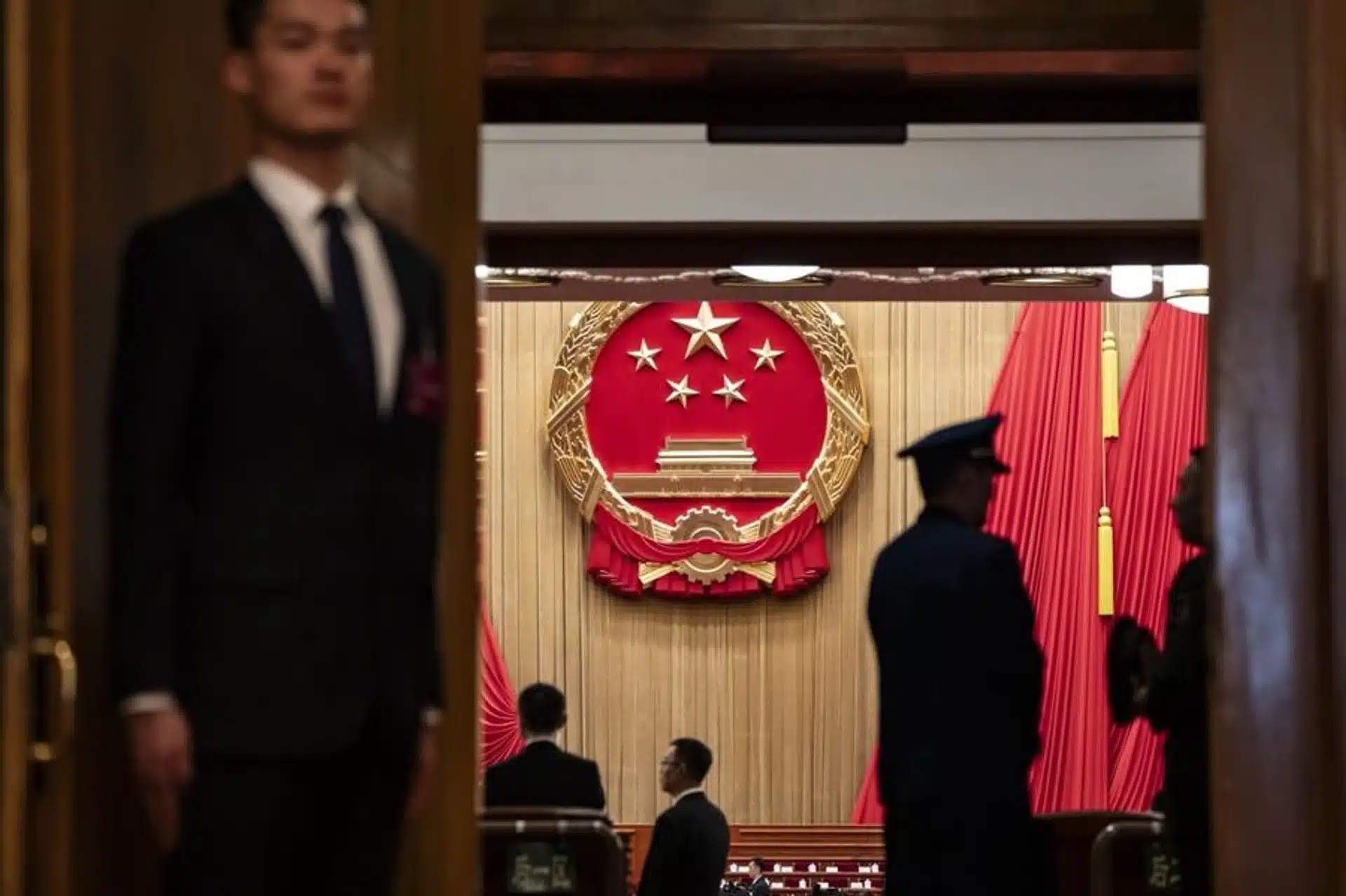 China’s Hidden Fiscal Crisis: How a Local Debt Time Bomb is Tearing the System Apart