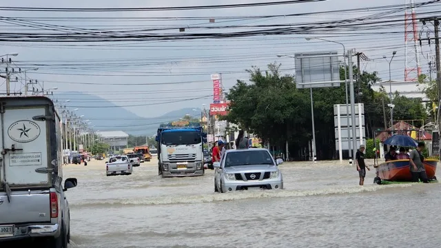 Rayong Faces Severe Flooding: Klaeng Hospital Evacuates Patients