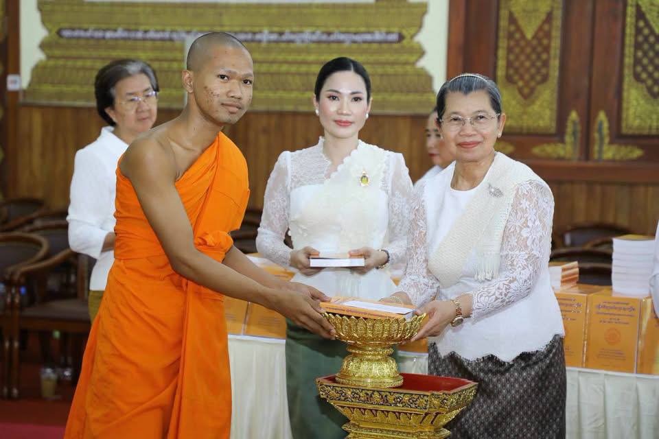 Cambodia Donates Books to Mark 111th Anniversary of Buddhist Educational Institution