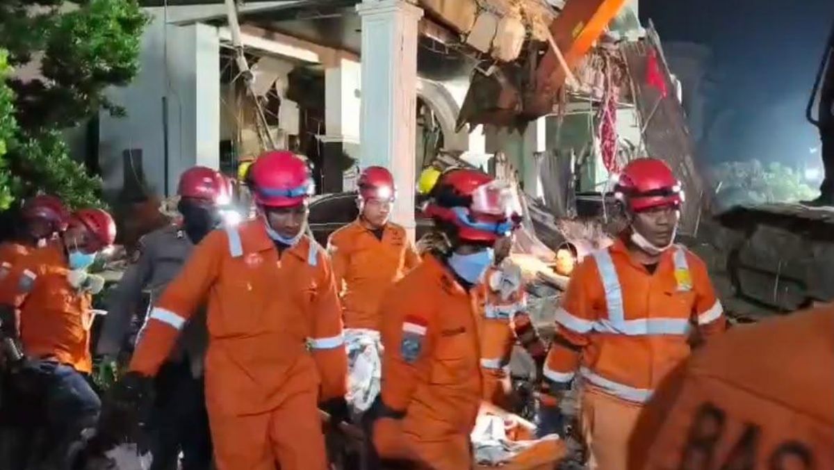 One Victim Found Dead in Grand Polonia Medan House Explosion Debris