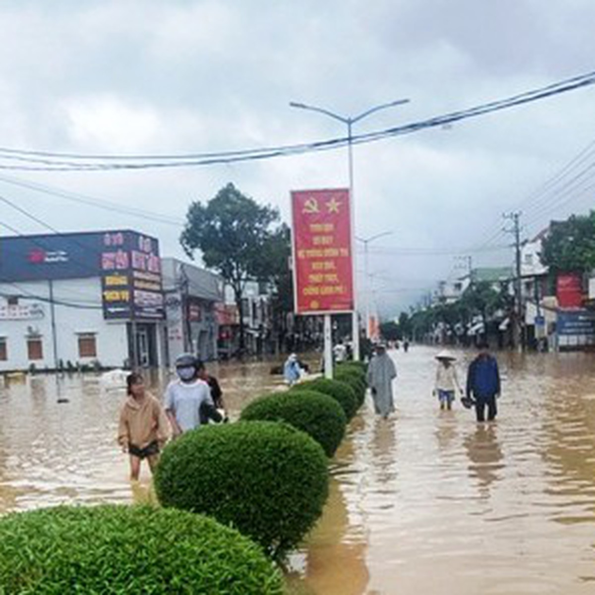 ベトナム中部、熱帯低気圧接近で大雨警報 洪水・土砂災害に警戒