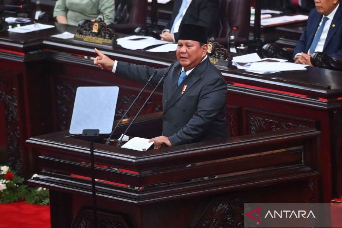Prabowo stresses Article 33 of Constitution to protect state wealth