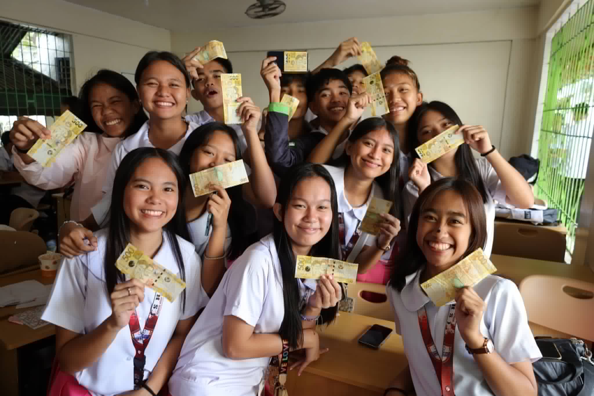 Kidapawan City Distributes P1,000 Education Subsidy to Public School Students