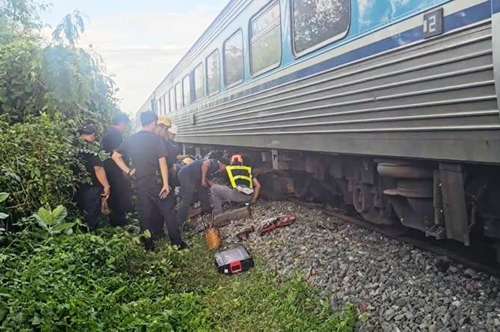 バンコク発チェンマイ行き特急列車、ランプーンで立ち往生 乗客100人以上が代替輸送に