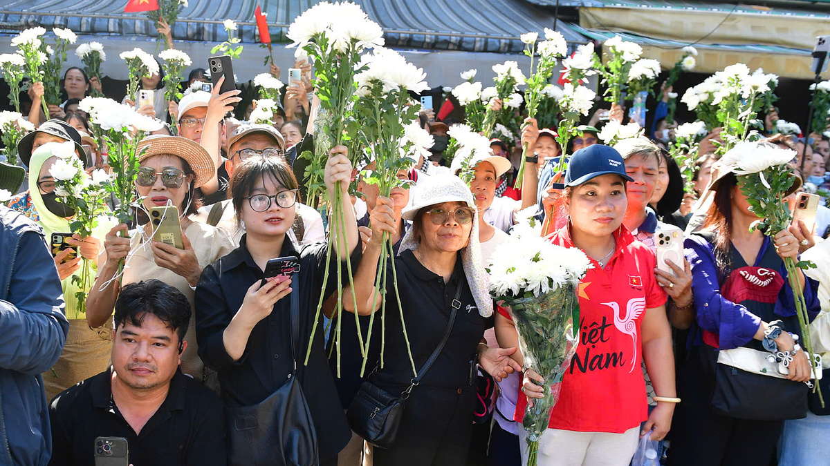 Ho Chi Minh City Bids Farewell to 731 Fallen Soldiers at Le Thi Rieng Park