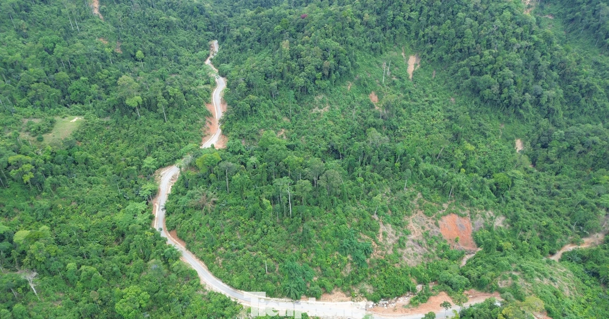 フエ市西部の山岳地帯を貫く新道路、2026年6月の開通に向け建設加速