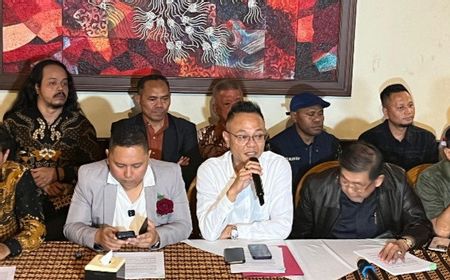 Jokowi's Degree Allegation Case: Suspects Urged for Arrest and Detention