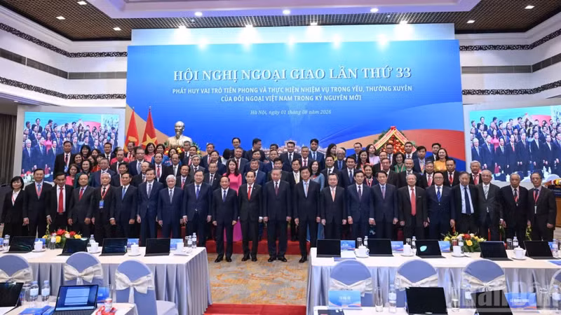 Vietnam's Diplomacy Charts Course for New Era of National Development