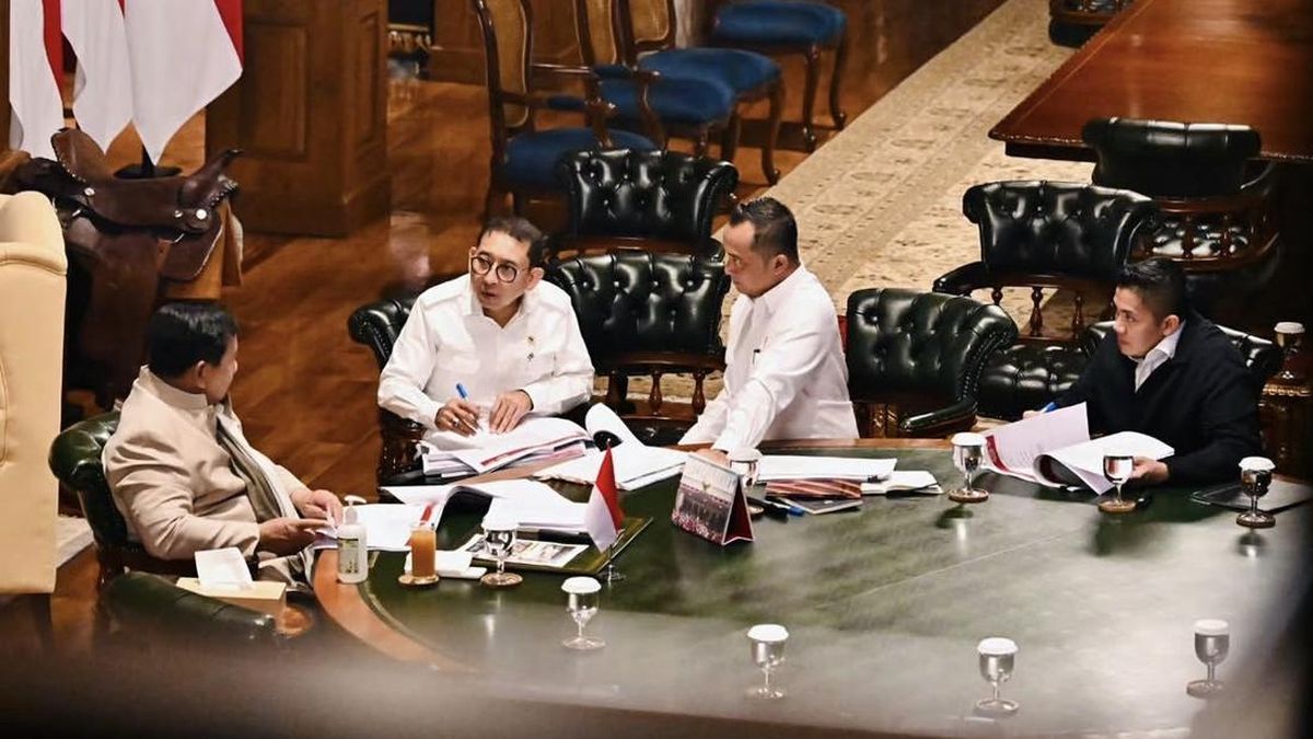 プラボウォ大統領、文化相と会談 栄典・勲章受章者候補を協議