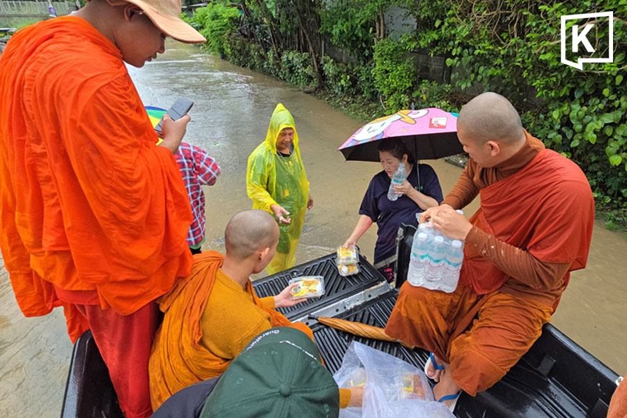 Monks Deliver Aid Through Floodwaters in Pak Chong; Troops Assist in Rescue